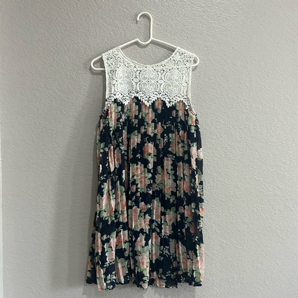 WonderLust LA Women pleaded Floral Mini Dress Lace Sleeveless Size Small TC0647